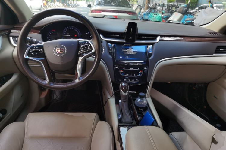 Used Cadillac XTS 2014 28T Elite Edition Center Console