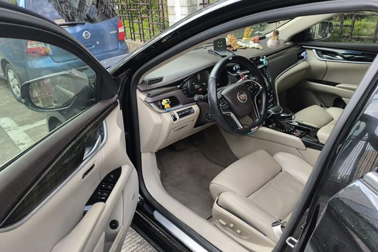 Used Cadillac XTS 2014 28T Platinum Edition Driver Seat