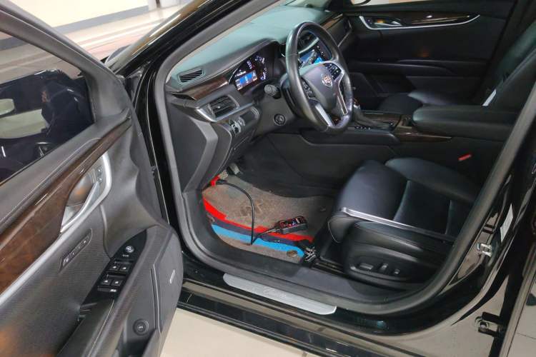 Used Cadillac XTS 2014 28T Luxury Model Driver Seat