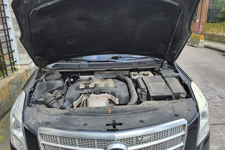 Used Cadillac XTS 2014 28T Platinum Edition Engine Bay