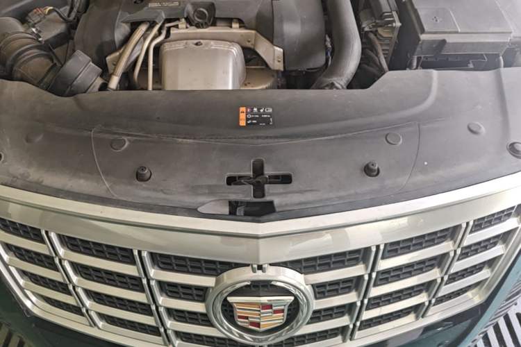 Used Cadillac XTS 2014 28T Comfort Version Engine Bay