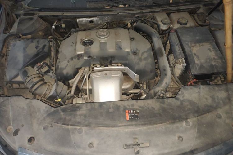 Used Cadillac XTS 2014 28T Comfort Version Engine Bay