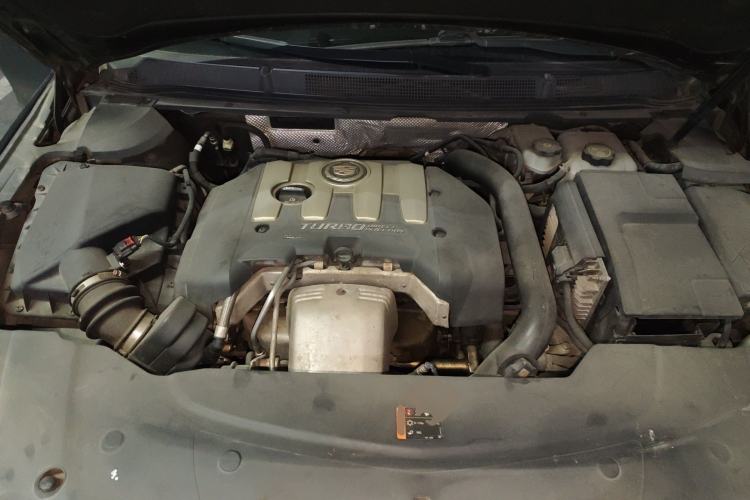 Used Cadillac XTS 2014 28T Comfort Version Engine Bay