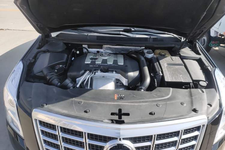 Used Cadillac XTS 2014 28T Comfort Version Engine Bay