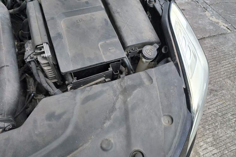 Used Cadillac XTS 2014 28T Platinum Edition Engine Bay Left