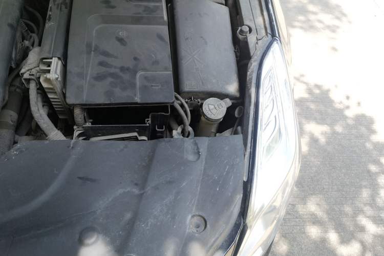 Used Cadillac XTS 2014 28T Comfort Version Engine Bay Left