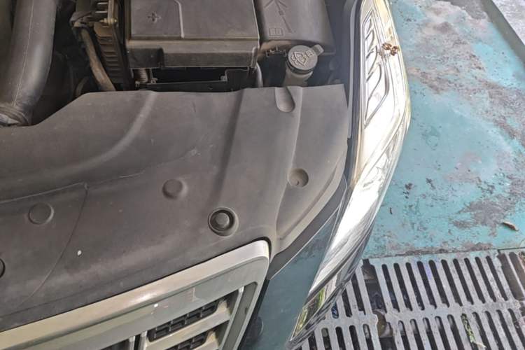 Used Cadillac XTS 2014 28T Comfort Version Engine Bay Left