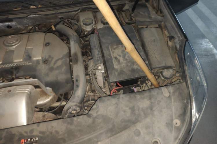Used Cadillac XTS 2014 28T Comfort Version Engine Bay Left