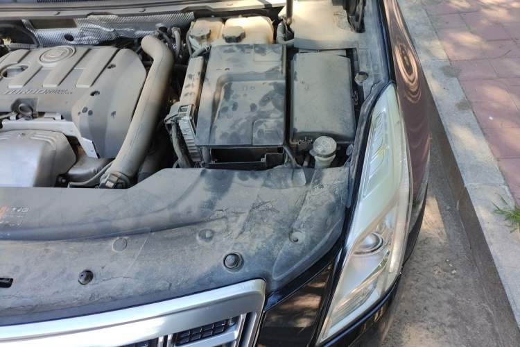 Used Cadillac XTS 2014 28T Comfort Version Engine Bay Left