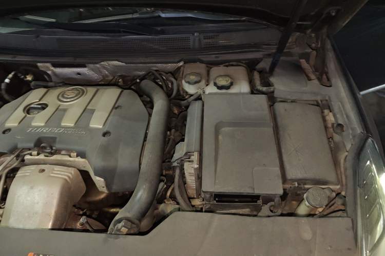 Used Cadillac XTS 2014 28T Comfort Version Engine Bay Left