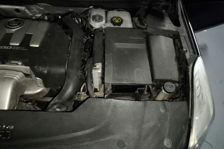 Used Cadillac XTS 2014 28T Comfort Version Engine Bay Left