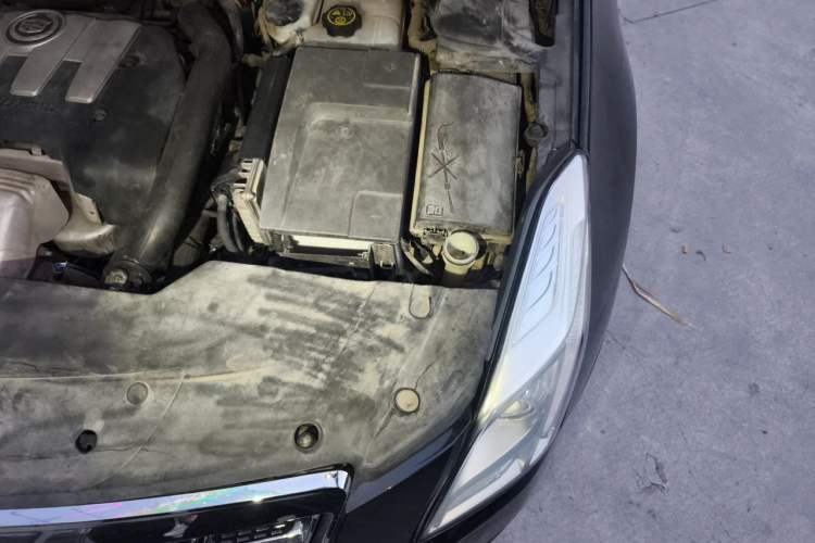 Used Cadillac XTS 2014 28T Comfort Version Engine Bay Left