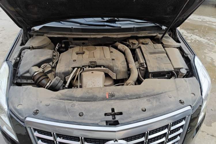 Used Cadillac XTS 2014 28T Comfort Version Engine Bay