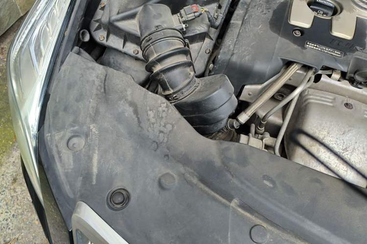 Used Cadillac XTS 2014 28T Platinum Edition Engine Bay Right
