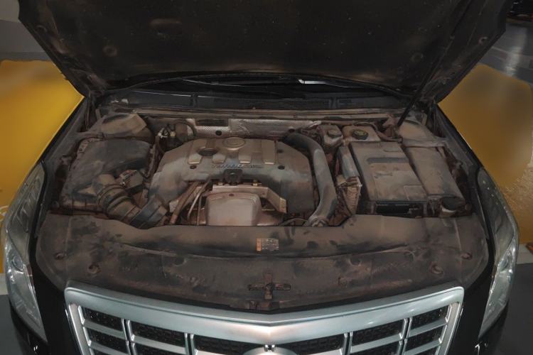 Used Cadillac XTS 2014 28T Comfort Version Engine Bay
