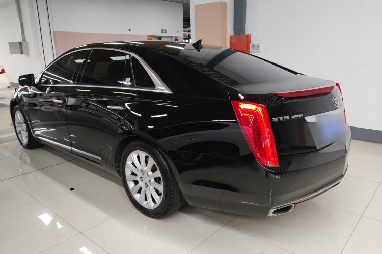 Used Cadillac XTS 2014 28T Luxury Model Exterior 2