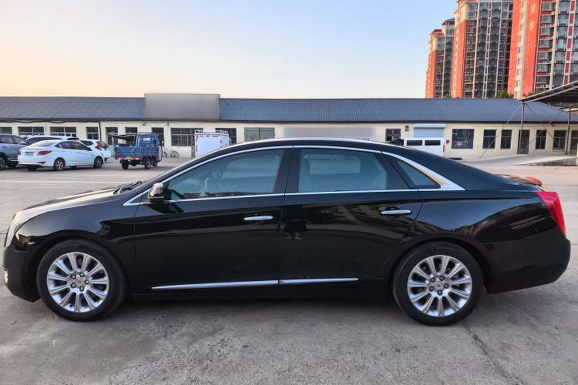 Used Cadillac XTS 2014 28T Comfort Version Exterior 5
