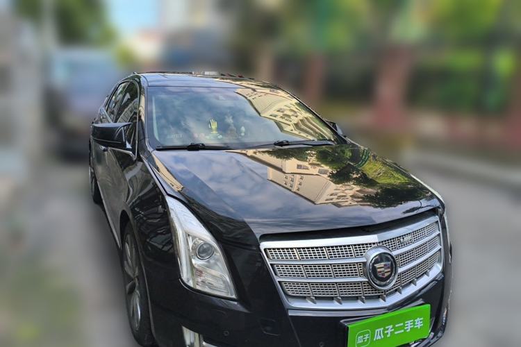 Used Cadillac XTS 2014 28T Platinum Edition Front Right 45 Deg