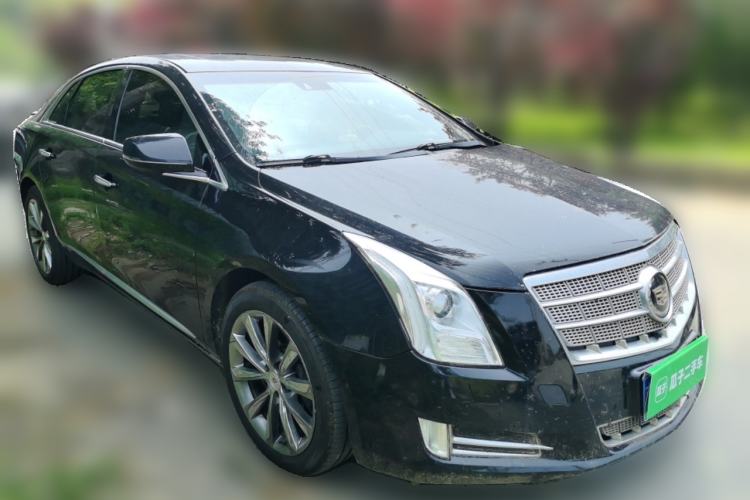 Used Cadillac XTS 2014 28T Platinum Edition Front Right 45 Deg