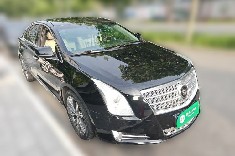 Used Cadillac XTS 2014 28T Platinum Edition Front Right 45 Deg