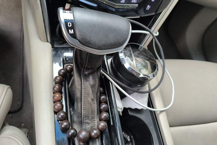 Used Cadillac XTS 2014 28T Platinum Edition Gear Lever