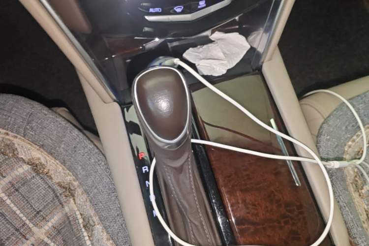 Used Cadillac XTS 2014 28T Comfort Version Gear Lever