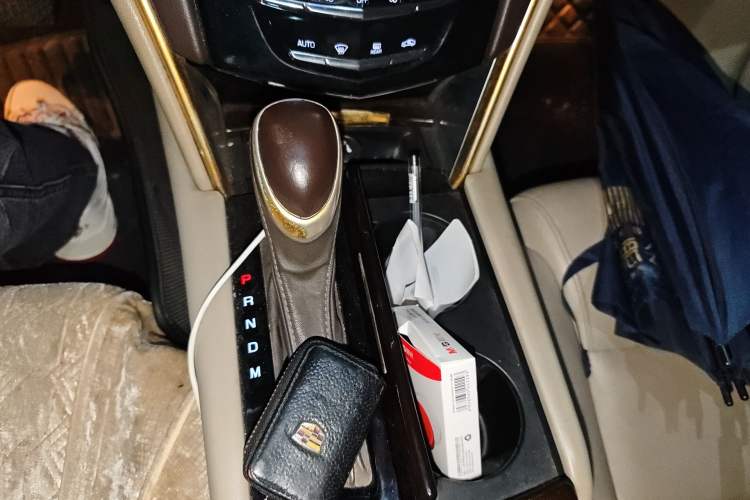 Used Cadillac XTS 2014 28T Comfort Version Gear Lever