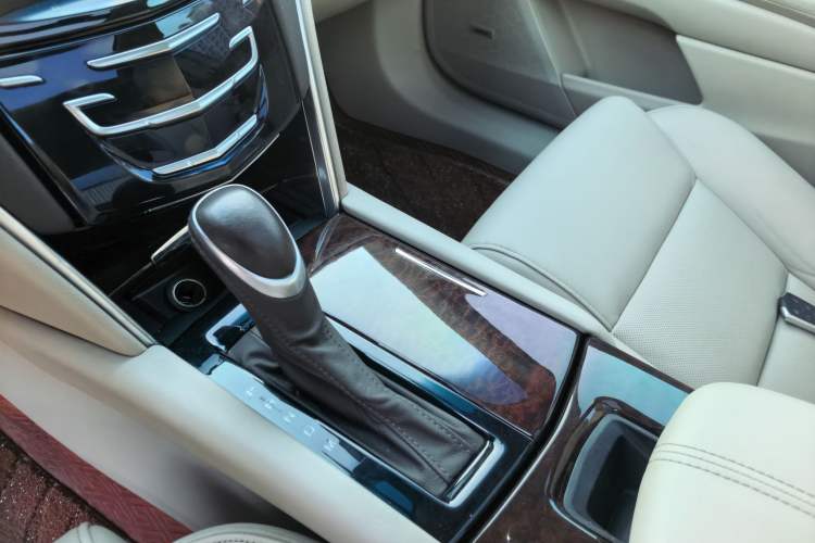 Used Cadillac XTS 2014 28T Comfort Version Gear Lever