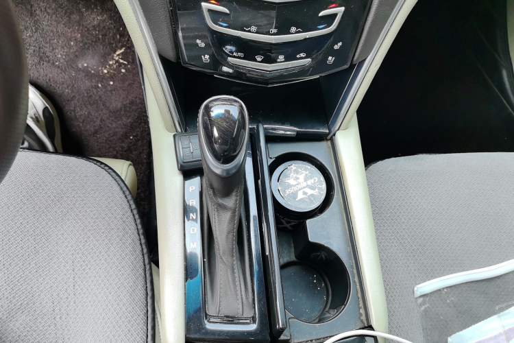 Used Cadillac XTS 2014 28T Platinum Edition Gear Lever