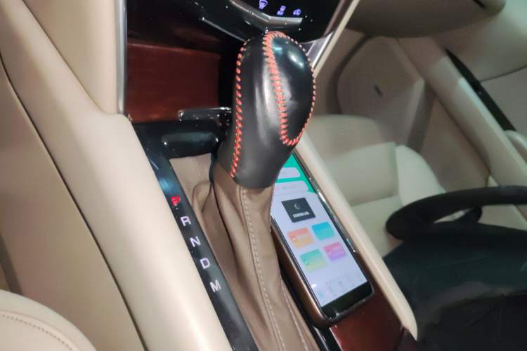 Used Cadillac XTS 2014 28T Comfort Version Gear Lever