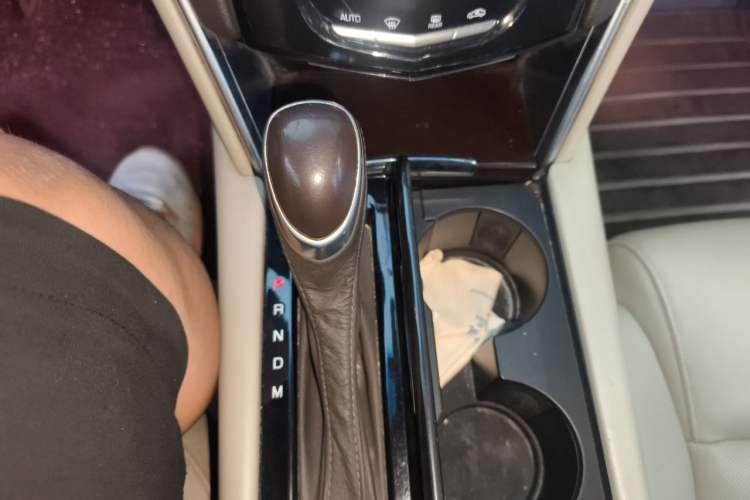 Used Cadillac XTS 2014 28T Comfort Version Gear Lever