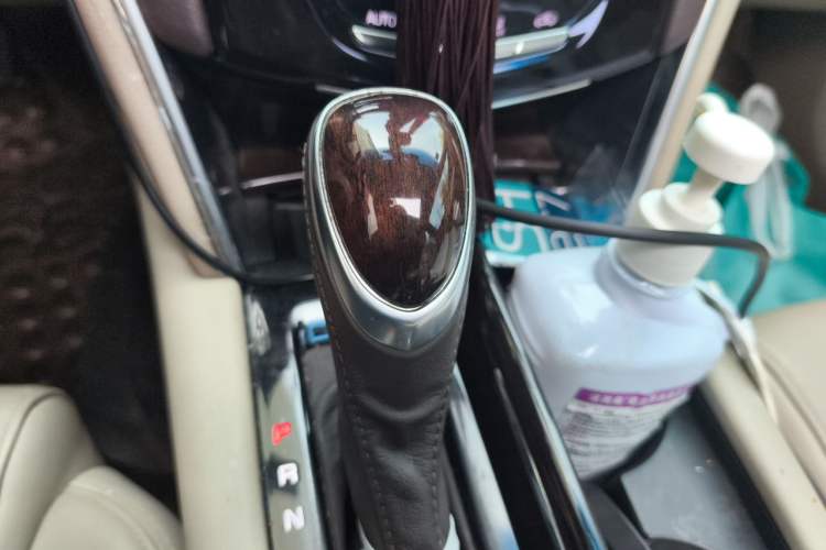 Used Cadillac XTS 2014 28T Elite Edition Gear Lever