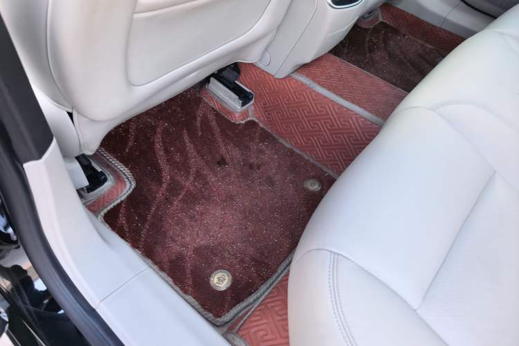 Used Cadillac XTS 2014 28T Comfort Version Interior 2