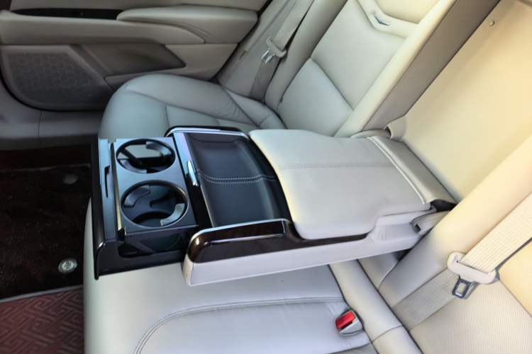 Used Cadillac XTS 2014 28T Comfort Version Interior 3
