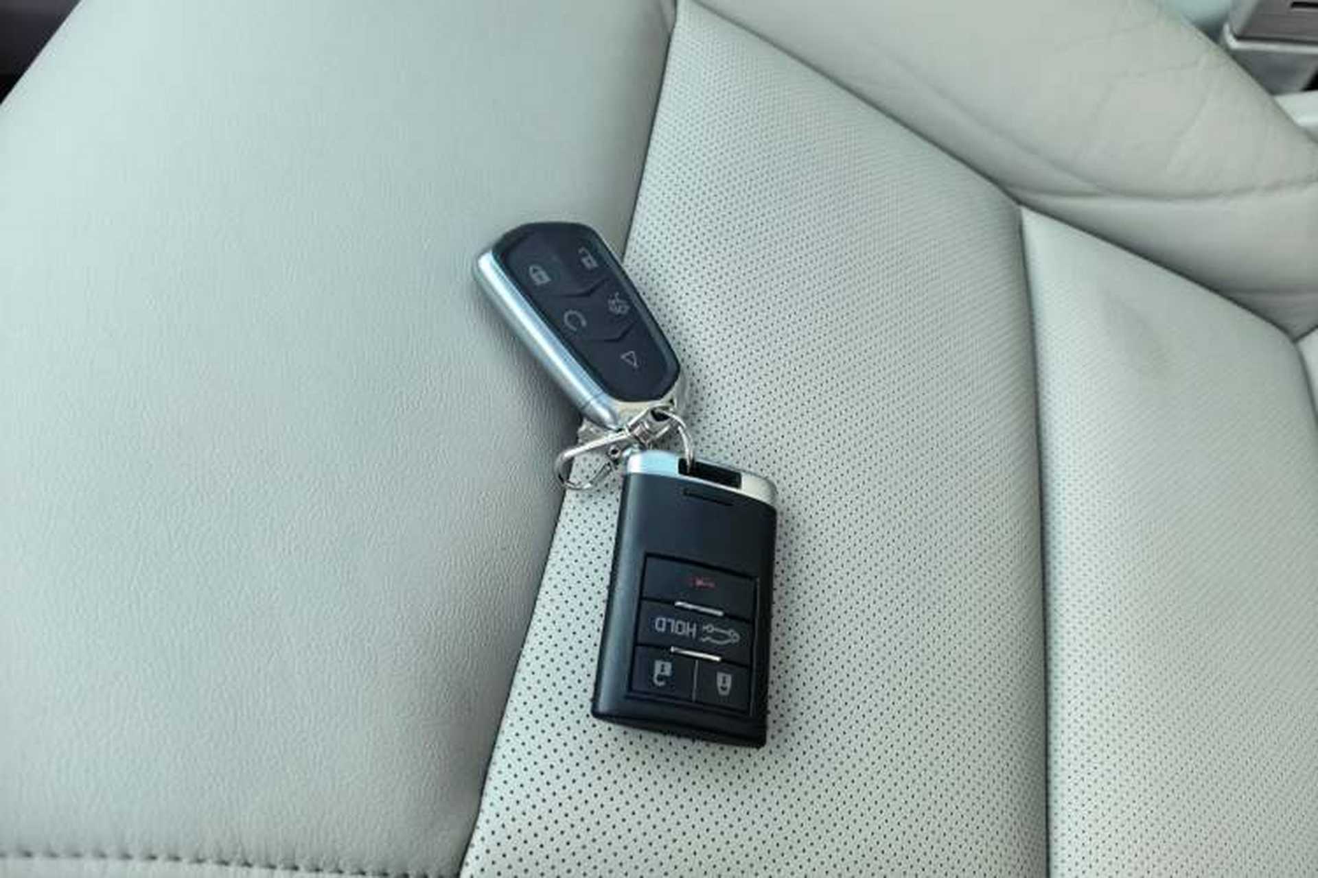 Used Cadillac XTS 2014 28T Comfort Version Interior 6