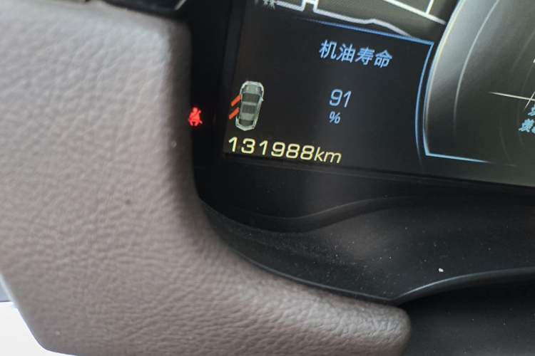 Used Cadillac XTS 2014 28T Platinum Edition Odometer Close Up