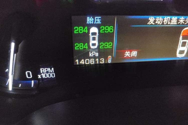 Used Cadillac XTS 2014 28T Comfort Version Odometer Close Up