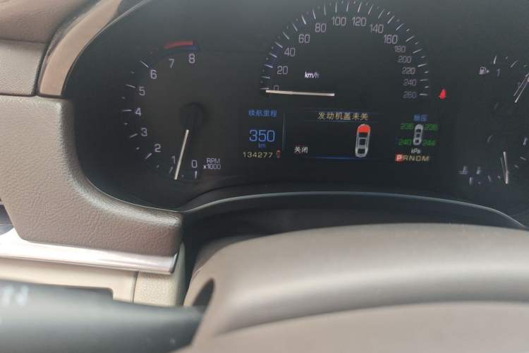 Used Cadillac XTS 2014 28T Comfort Version Odometer Close Up