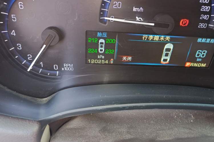 Used Cadillac XTS 2014 28T Comfort Version Odometer Close Up