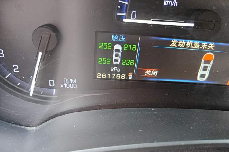 Used Cadillac XTS 2014 28T Comfort Version Odometer Close Up