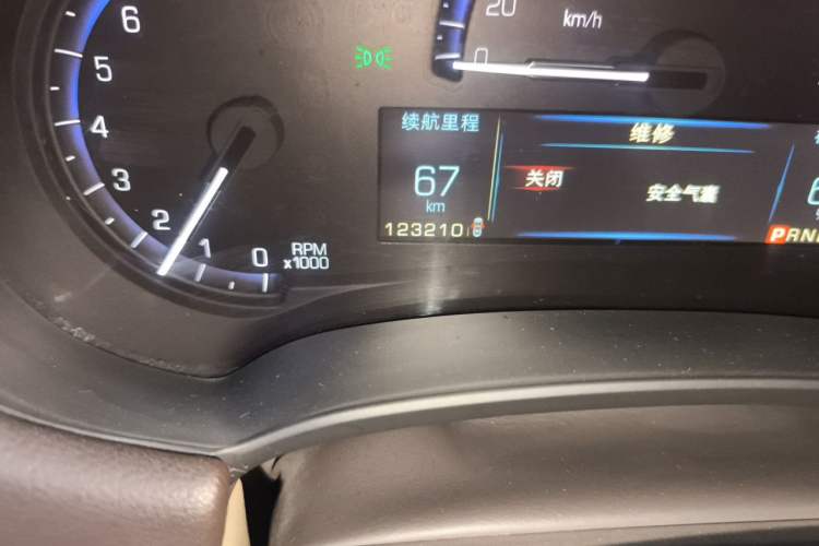 Used Cadillac XTS 2014 28T Comfort Version Odometer Close Up