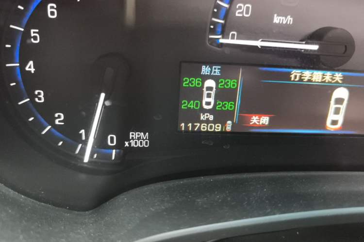 Used Cadillac XTS 2014 28T Elite Edition Odometer Close Up