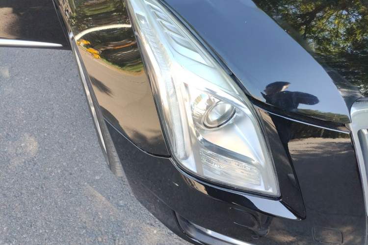 Used Cadillac XTS 2014 28T Comfort Version Right Front Headlight