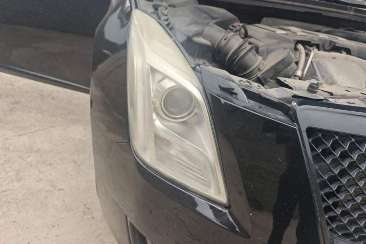 Used Cadillac XTS 2014 28T Comfort Version Right Front Headlight
