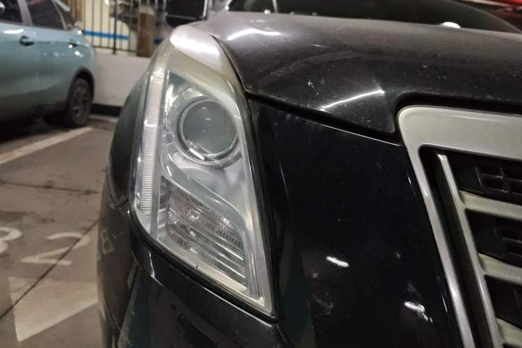 Used Cadillac XTS 2014 28T Comfort Version Right Front Headlight