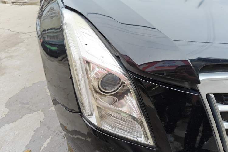 Used Cadillac XTS 2014 28T Comfort Version Right Front Headlight