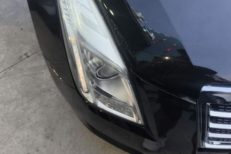 Used Cadillac XTS 2014 28T Comfort Version Right Front Headlight