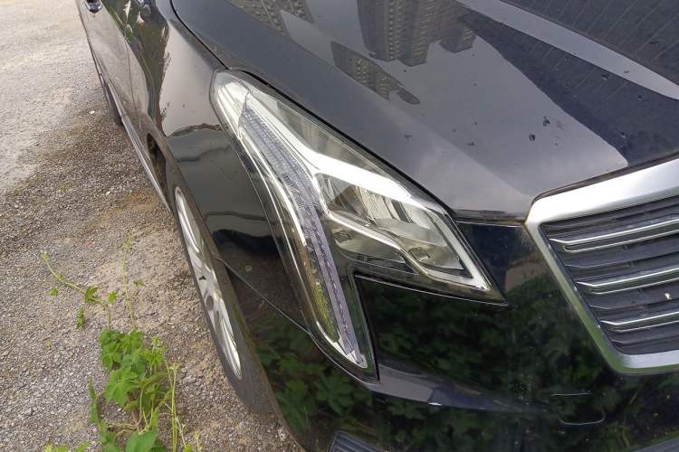 Used Cadillac XTS 2014 28T Comfort Version Right Front Headlight