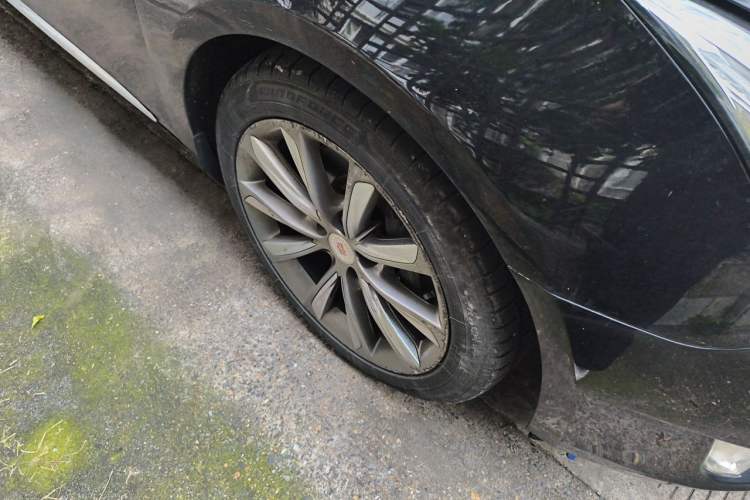 Used Cadillac XTS 2014 28T Platinum Edition Right Front Wheel Hub