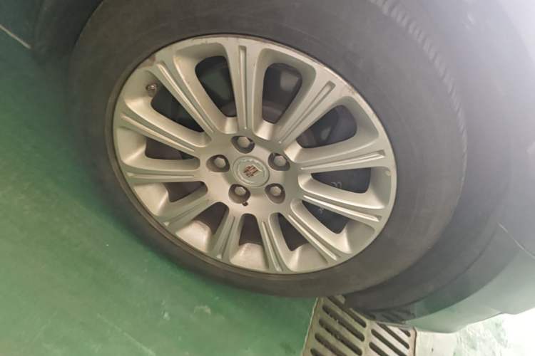 Used Cadillac XTS 2014 28T Comfort Version Right Front Wheel Hub